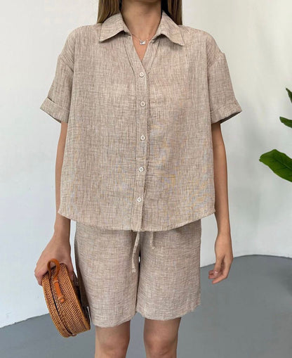 Compleu 2 piese pantaloni scurți și cămașă bej MNS007